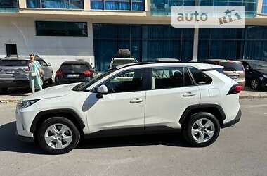 Позашляховик / Кросовер Toyota RAV4 2021 в Києві