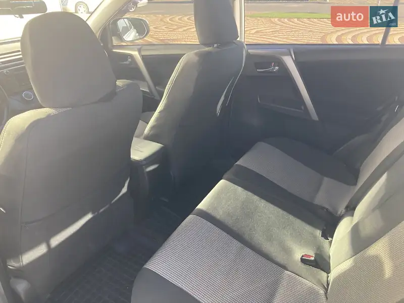 Внедорожник / Кроссовер Toyota RAV4 2016 в 