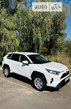 Внедорожник / Кроссовер Toyota RAV4 2019 в Киеве