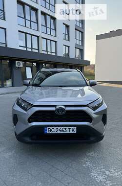 Позашляховик / Кросовер Toyota RAV4 2019 в Новояворівську