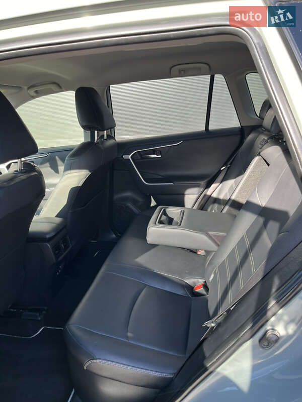 Позашляховик / Кросовер Toyota RAV4 2019 в Чернівцях