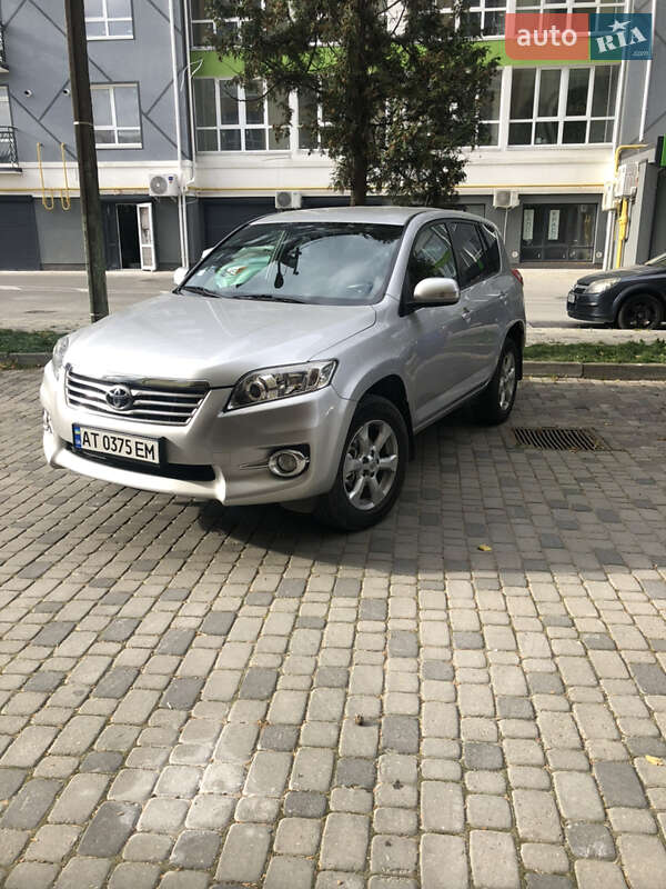 Позашляховик / Кросовер Toyota RAV4 2010 в Івано-Франківську