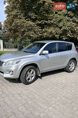 Позашляховик / Кросовер Toyota RAV4 2010 в Івано-Франківську