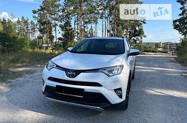 Позашляховик / Кросовер Toyota RAV4 2015 в Києві