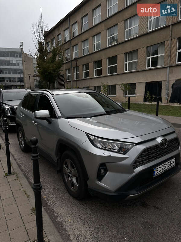 Внедорожник / Кроссовер Toyota RAV4 2022 в Львове