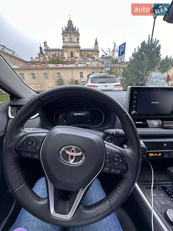 Внедорожник / Кроссовер Toyota RAV4 2022 в Львове