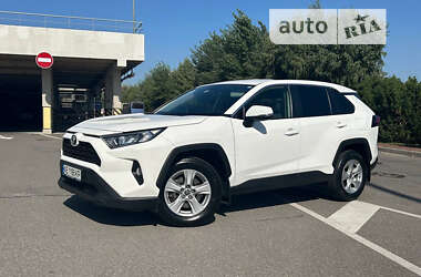 Внедорожник / Кроссовер Toyota RAV4 2021 в Киеве