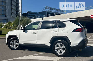 Внедорожник / Кроссовер Toyota RAV4 2021 в Киеве