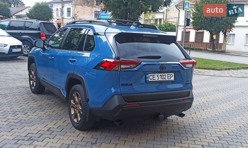 Позашляховик / Кросовер Toyota RAV4 2023 в Чернівцях