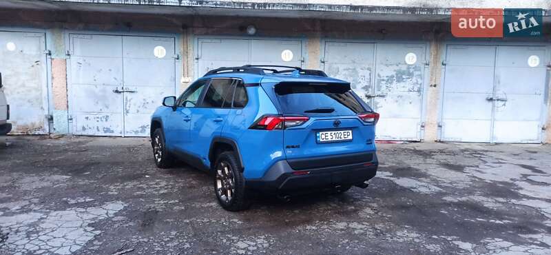Позашляховик / Кросовер Toyota RAV4 2023 в Чернівцях
