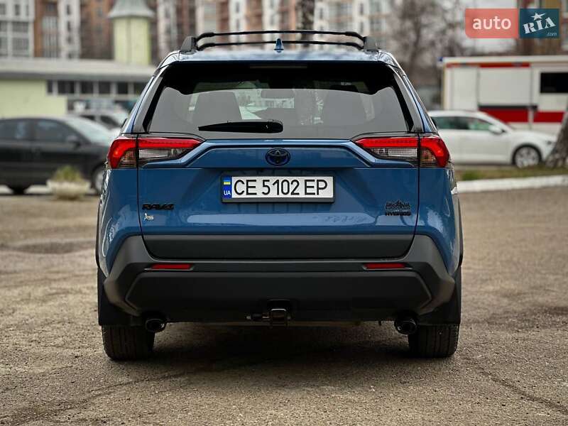 Позашляховик / Кросовер Toyota RAV4 2023 в Чернівцях