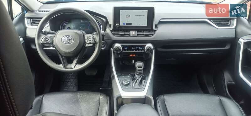 Позашляховик / Кросовер Toyota RAV4 2023 в Чернівцях