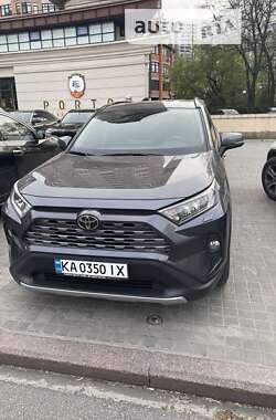 Позашляховик / Кросовер Toyota RAV4 2020 в Києві