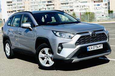 Внедорожник / Кроссовер Toyota RAV4 2021 в Киеве