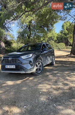 Внедорожник / Кроссовер Toyota RAV4 2020 в 