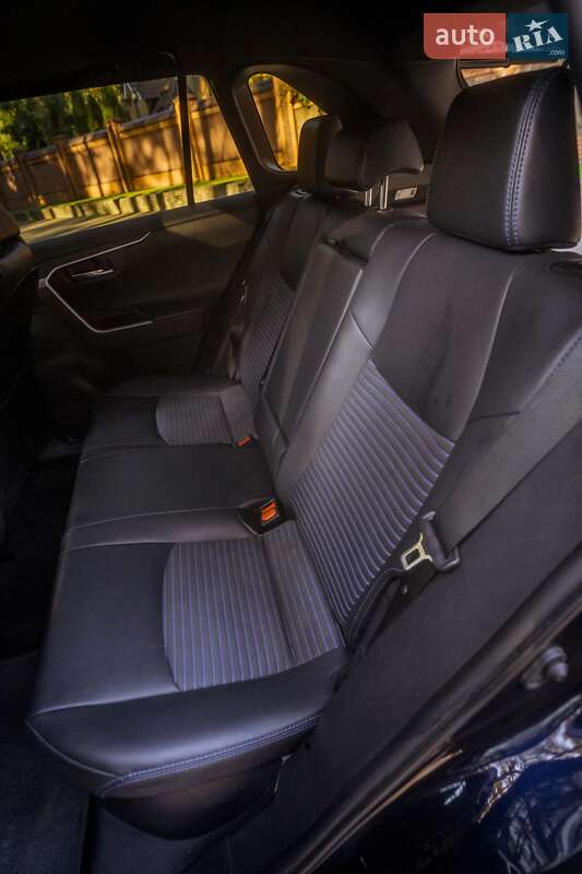 Внедорожник / Кроссовер Toyota RAV4 2020 в Чернигове