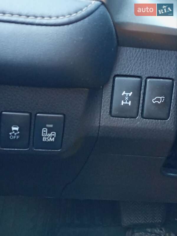 Внедорожник / Кроссовер Toyota RAV4 2015 в Ровно фото 10 Внедорожник / Кроссовер Toyota RAV4 2015 в Ровно
