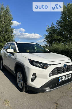 Внедорожник / Кроссовер Toyota RAV4 2019 в Полтаве