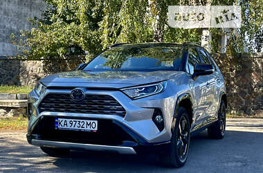 Внедорожник / Кроссовер Toyota RAV4 2020 в Киеве