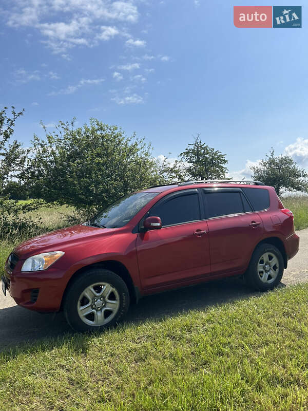 Внедорожник / Кроссовер Toyota RAV4 2011 в Хусте