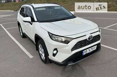 Внедорожник / Кроссовер Toyota RAV4 2019 в Виннице