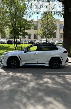 Внедорожник / Кроссовер Toyota RAV4 2020 в Киеве