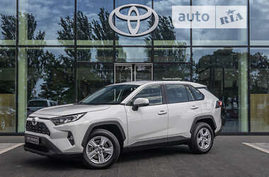 Позашляховик / Кросовер Toyota RAV4 2021 в Дніпрі