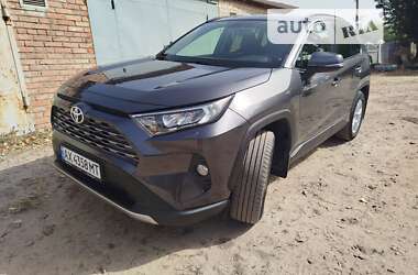 Позашляховик / Кросовер Toyota RAV4 2019 в Ізюмі