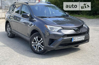 Внедорожник / Кроссовер Toyota RAV4 2017 в Чорткове