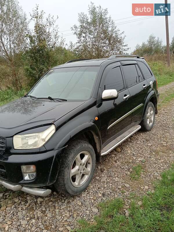 Позашляховик / Кросовер Toyota RAV4 2003 в Львові