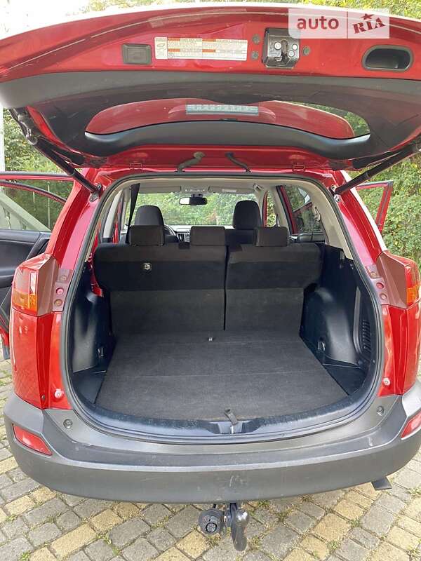 Внедорожник / Кроссовер Toyota RAV4 2013 в Черновцах