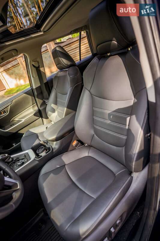 Позашляховик / Кросовер Toyota RAV4 2022 в Чернігові
