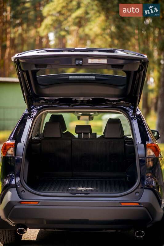 Позашляховик / Кросовер Toyota RAV4 2022 в Чернігові