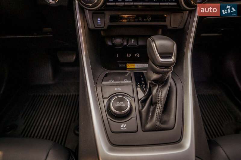 Позашляховик / Кросовер Toyota RAV4 2022 в Чернігові