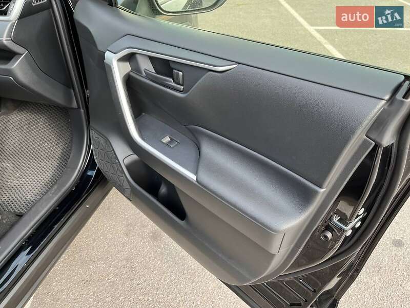 Позашляховик / Кросовер Toyota RAV4 2020 в Вінниці