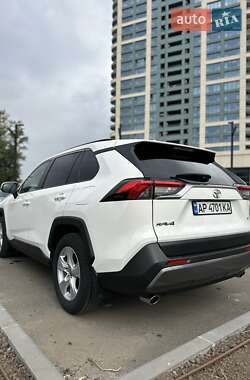 Внедорожник / Кроссовер Toyota RAV4 2020 в Киеве