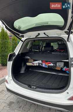 Внедорожник / Кроссовер Toyota RAV4 2017 в Киеве