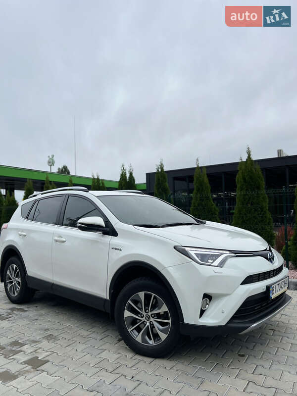 Внедорожник / Кроссовер Toyota RAV4 2017 в Киеве