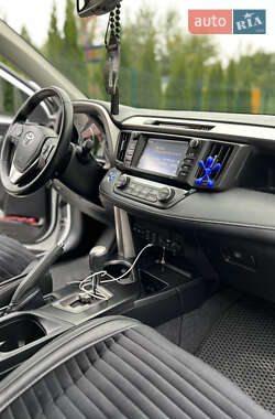 Внедорожник / Кроссовер Toyota RAV4 2017 в Киеве