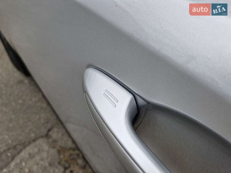 Внедорожник / Кроссовер Toyota RAV4 2014 в Николаеве