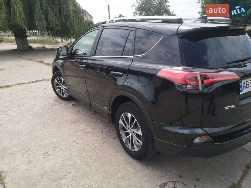 Внедорожник / Кроссовер Toyota RAV4 2018 в Ладыжине