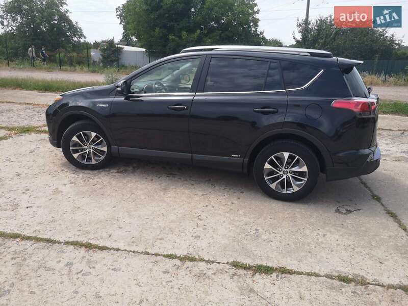 Внедорожник / Кроссовер Toyota RAV4 2018 в Ладыжине