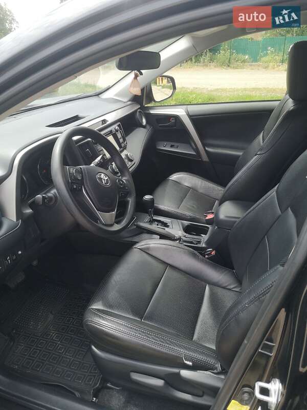 Внедорожник / Кроссовер Toyota RAV4 2018 в Ладыжине