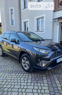 Внедорожник / Кроссовер Toyota RAV4 2023 в Рогатине