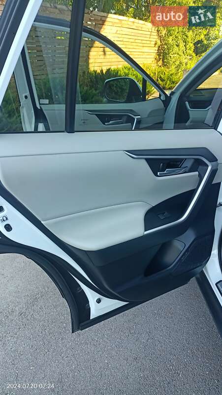 Позашляховик / Кросовер Toyota RAV4 2020 в Києві