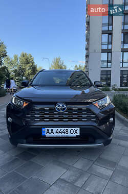 Внедорожник / Кроссовер Toyota RAV4 2019 в 