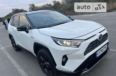 Внедорожник / Кроссовер Toyota RAV4 2020 в Ирпене