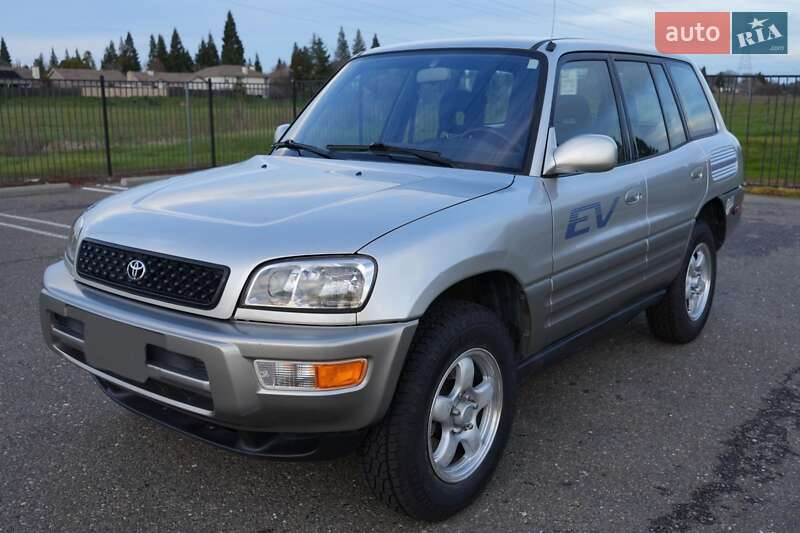 Внедорожник / Кроссовер Toyota RAV4 2001 в 