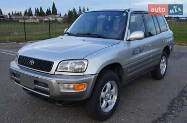 Внедорожник / Кроссовер Toyota RAV4 2001 в 