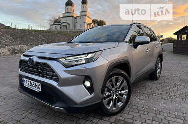 Позашляховик / Кросовер Toyota RAV4 2023 в Рівному